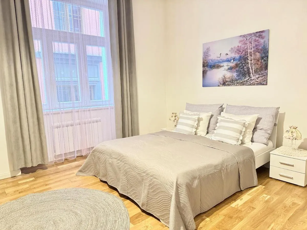 New! Romantic Apartment! In City Centre! Florence! Prague 0*,