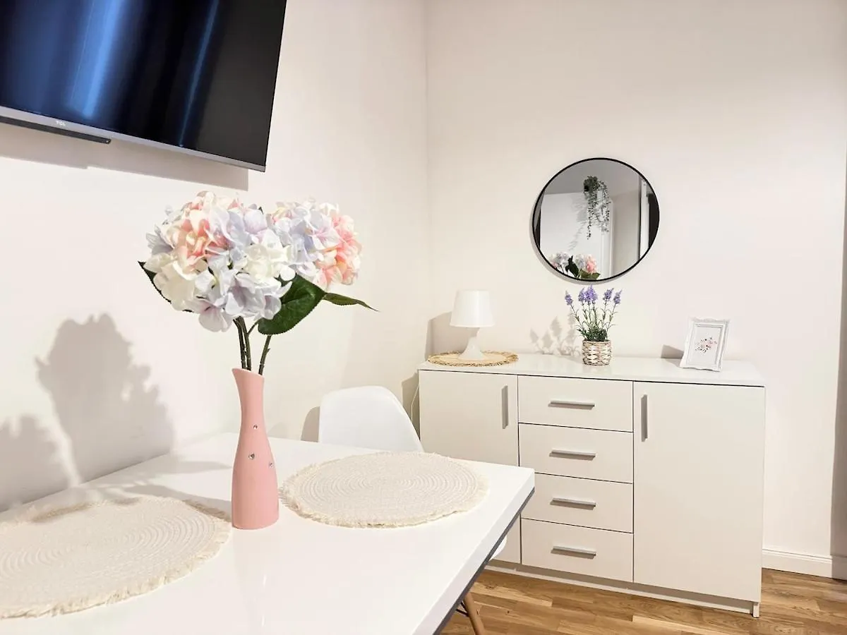 פראג New! Romantic Apartment! In City Centre! Florence! דירה